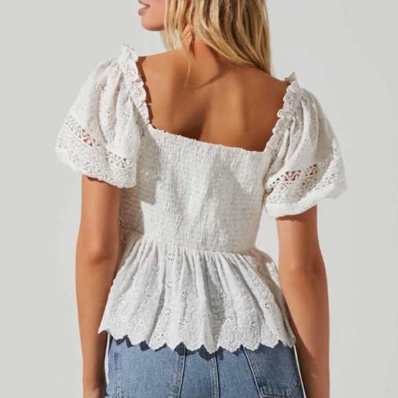 ASTR Amoura White Eyelit Top - Picture 3 of 9